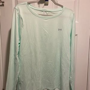 NWT - UNDER ARMOUR Tee